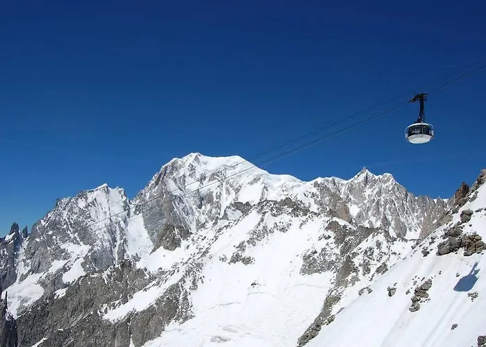 Отель Aigle Курмайор